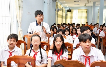 TP.HCM: Phổ biến pháp luật an toàn giao thông cho học sinh THCS, THPT phường Tam Thắng