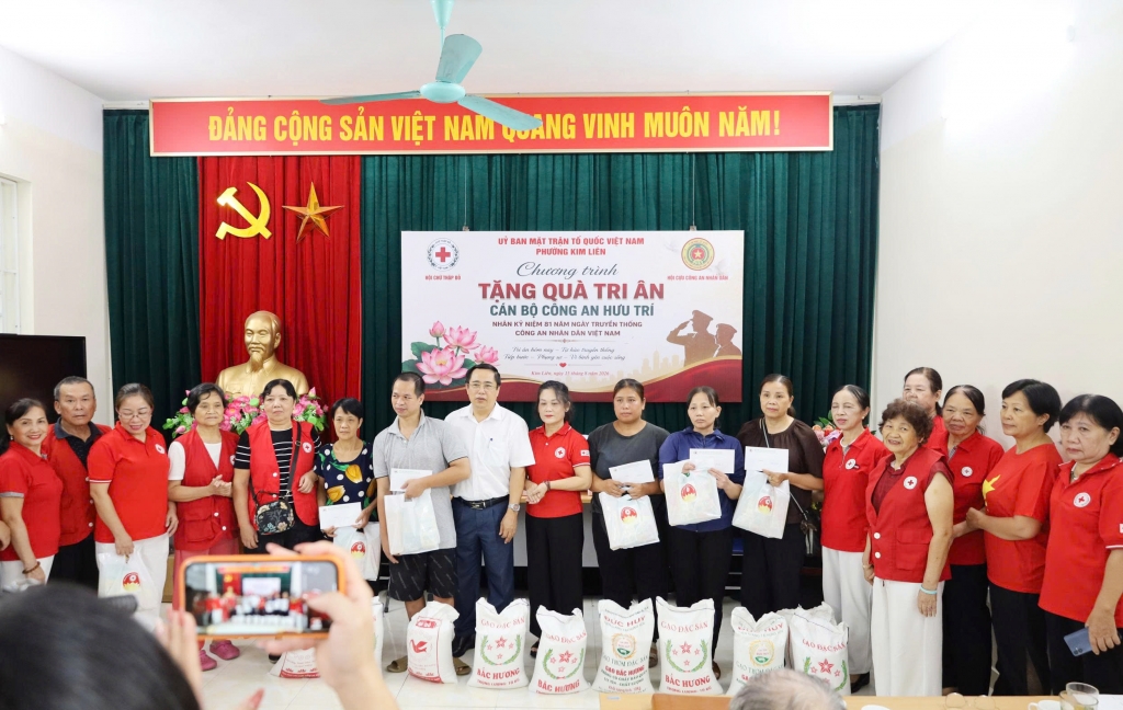 Mặt trận Tổ quốc và các đoàn thể phường Kim Liên chung tay tri ân cựu CAND