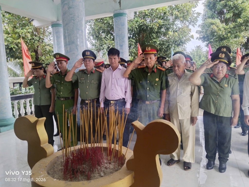 Sức lan tỏa từ buổi sinh hoạt chính trị về nguồn của Phụ nữ Công an tỉnh Vĩnh Long