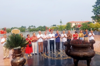 Hành trình về nguồn và trao tặng sách của Ban liên lạc Công an hưu trí 19/5 Thăng Long - Hà Nội tại Ninh Bình