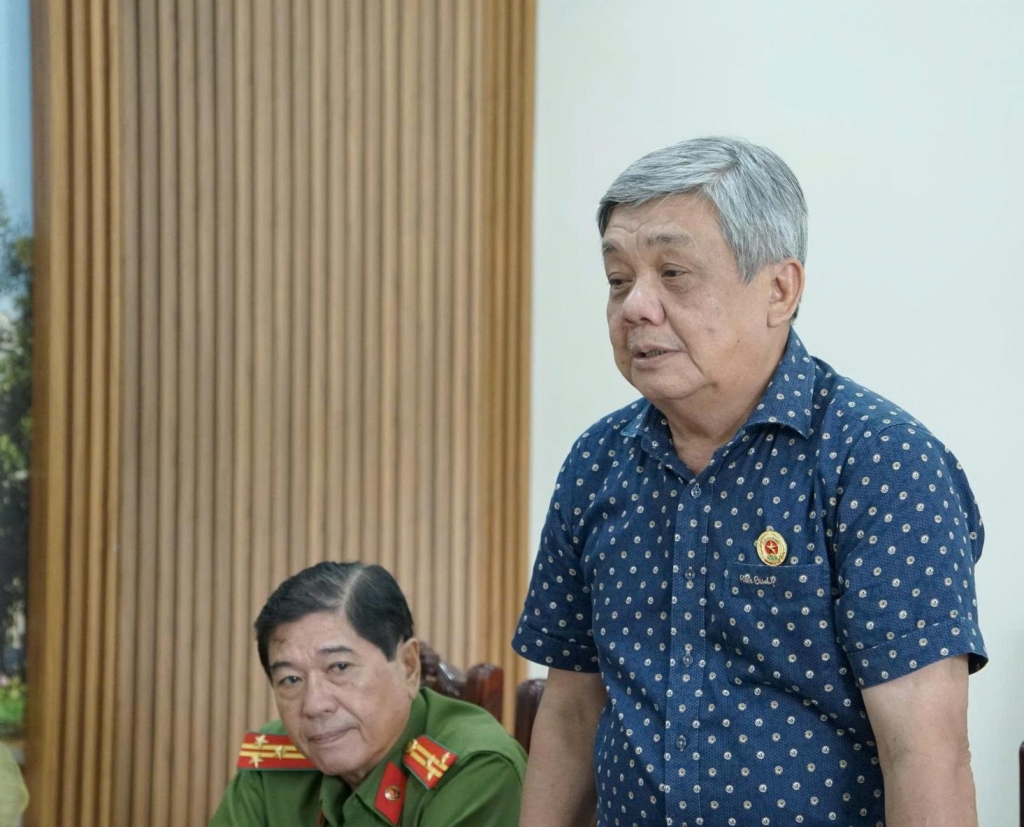Đoàn lãnh đạo phường Phú Thọ thăm và chúc mừng Hội Cựu CAND TP.HCM nhân kỷ niệm 81 năm Ngày truyền thống