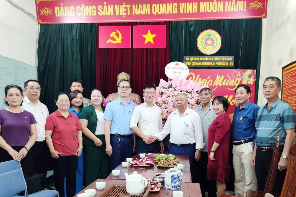 Hà Nội: Phường Kim Liên tri ân và chúc mừng Hội Cựu CAND kỷ niệm 81 năm Ngày truyền thống