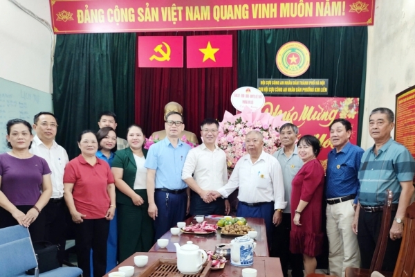 Hà Nội: Phường Kim Liên tri ân và chúc mừng Hội Cựu CAND kỷ niệm 81 năm Ngày truyền thống