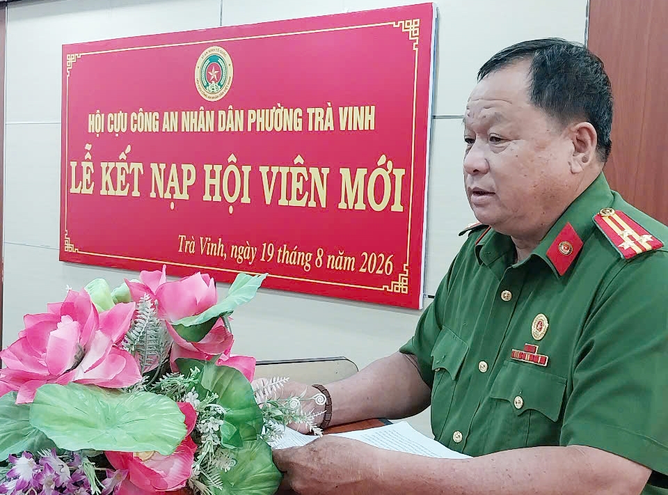 Vĩnh Long: Hội Cựu CAND phường Trà Vinh kết nạp hội viên mới