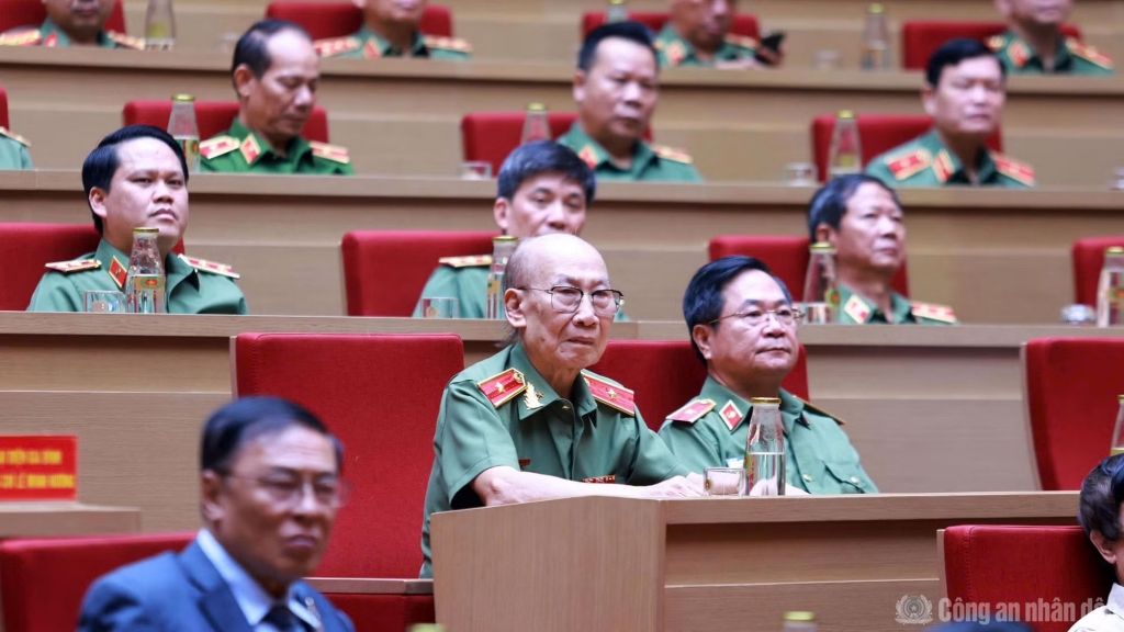Tôn vinh cống hiến của những nhà lãnh đạo CAND xuất sắc