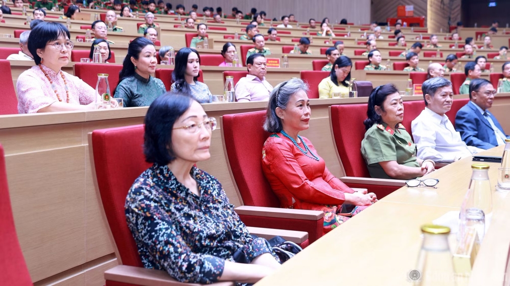 Tôn vinh cống hiến của những nhà lãnh đạo CAND xuất sắc