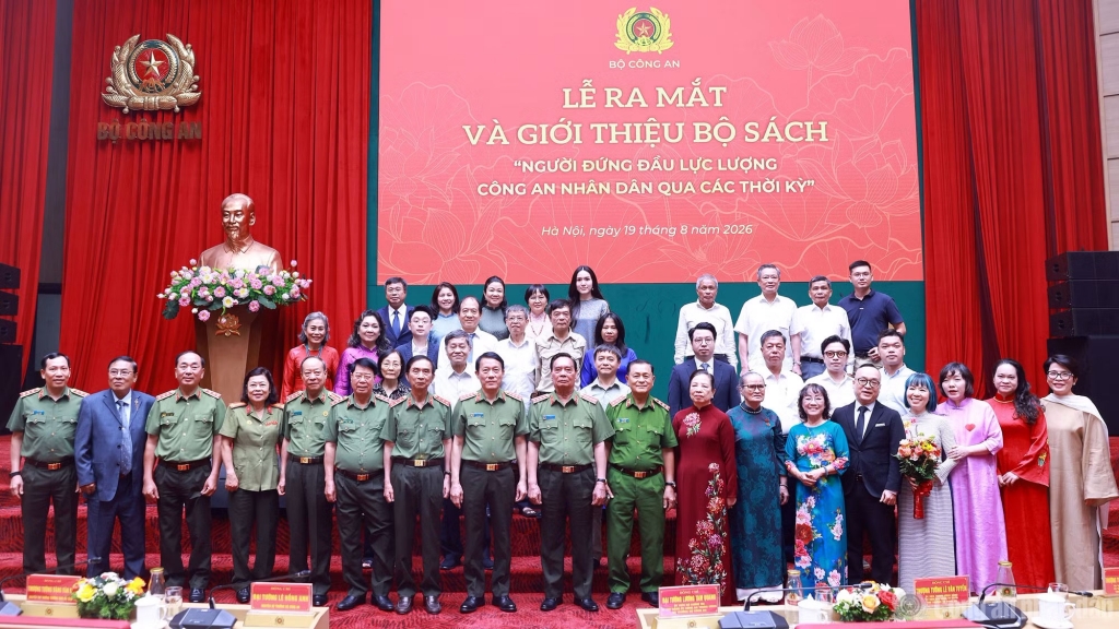 Tôn vinh cống hiến của những nhà lãnh đạo CAND xuất sắc