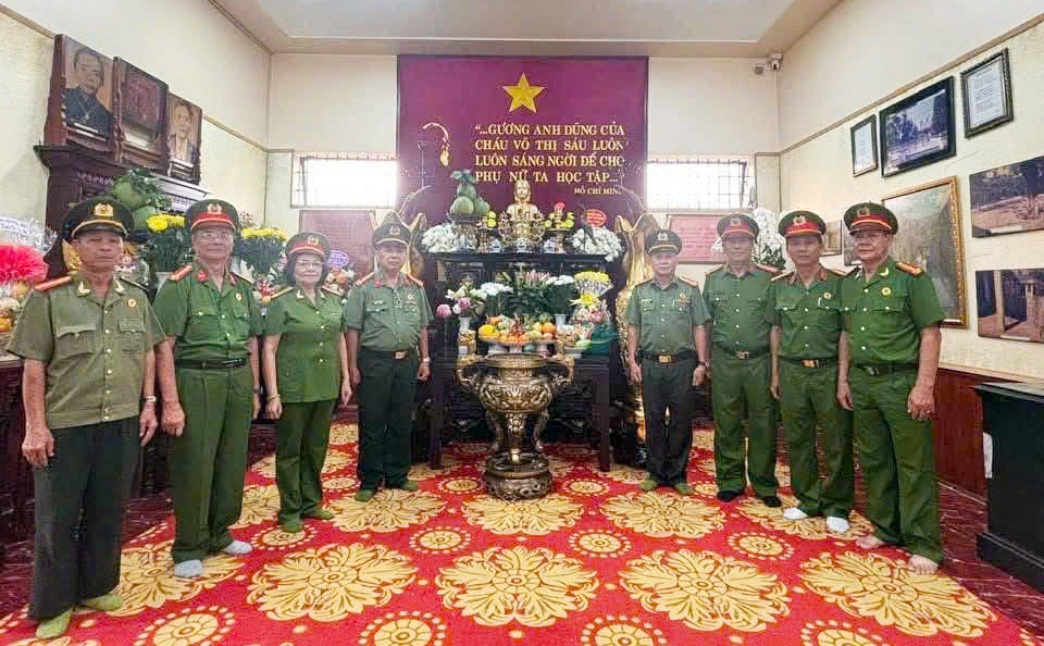 Hội Cựu CAND phường Chợ Lớn, TP.HCM dâng hương tưởng niệm Anh hùng liệt sĩ Võ Thị Sáu