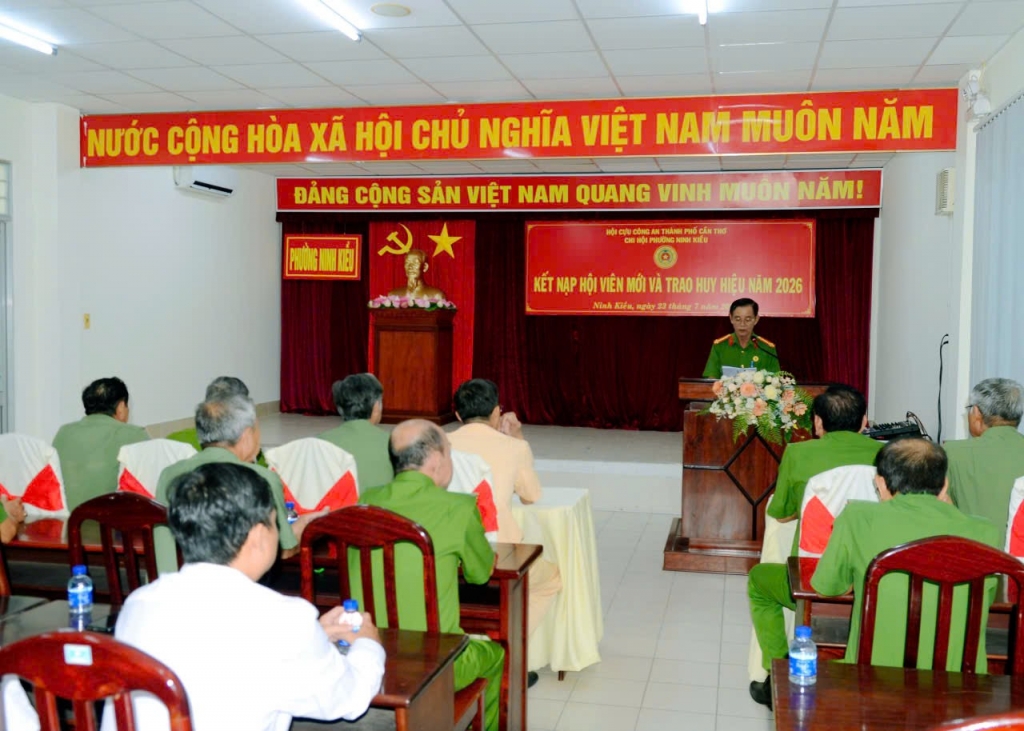 Cần Thơ: Chi hội Cựu CAND phường Ninh Kiều tiếp tục kết nạp hội viên mới