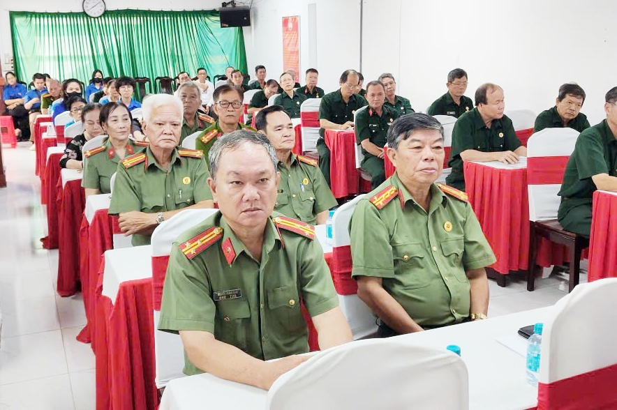 Ra mắt Câu lạc bộ tuyên truyền pháp luật và giáo dục truyền thống phường Cái Khế, TP Cần Thơ