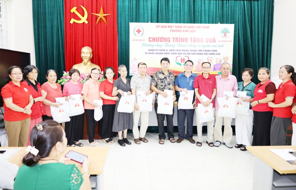 Lan tỏa tinh thần Nhân ái, nghĩa tình nhân Tháng Hành động vì người cao tuổi tại phường Kim Liên