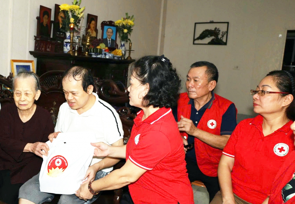 Lan tỏa tinh thần Nhân ái, nghĩa tình nhân Tháng Hành động vì người cao tuổi tại phường Kim Liên
