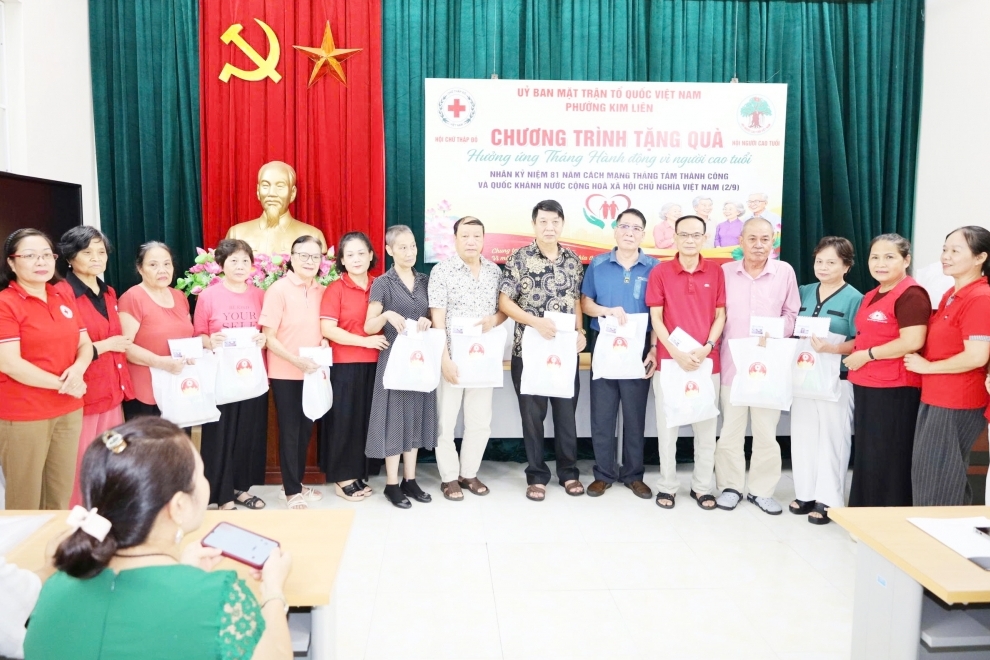 Lan tỏa tinh thần "Nhân ái, nghĩa tình" nhân Tháng hành động vì Người cao tuổi tại phường Kim Liên