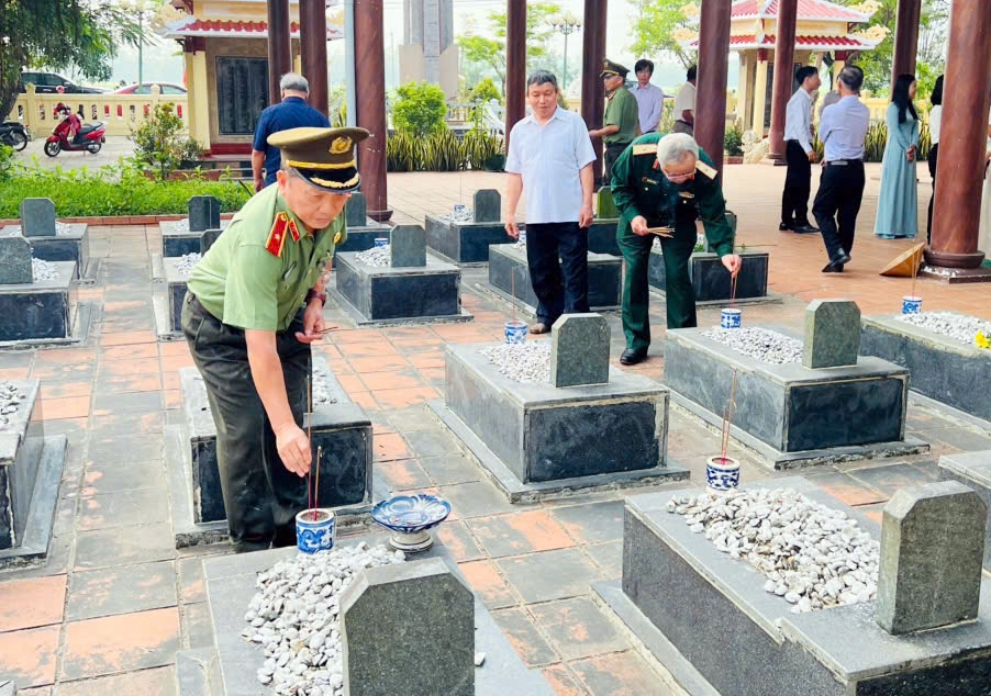 Hội Cựu CAND TP. Huế: Tri ân lịch sử và dấu ấn từ những địa chỉ đỏ