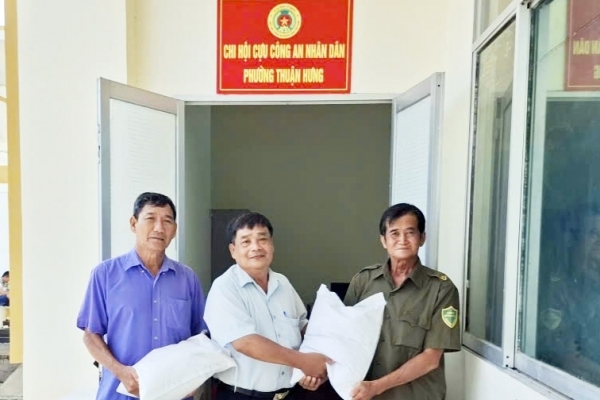 Cần Thơ: Chi hội Cựu CAND phường Thuận Hưng chung tay thực hiện an sinh xã hội