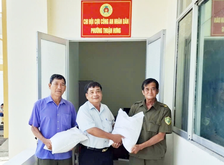 Cần Thơ: Chi hội Cựu CAND phường Thuận Hưng chung tay thực hiện an sinh xã hội