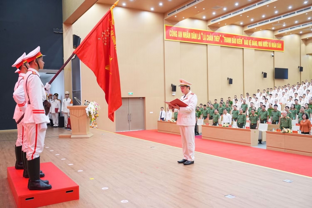 Công bố Quyết định thành lập Công an thành phố Quảng Ninh