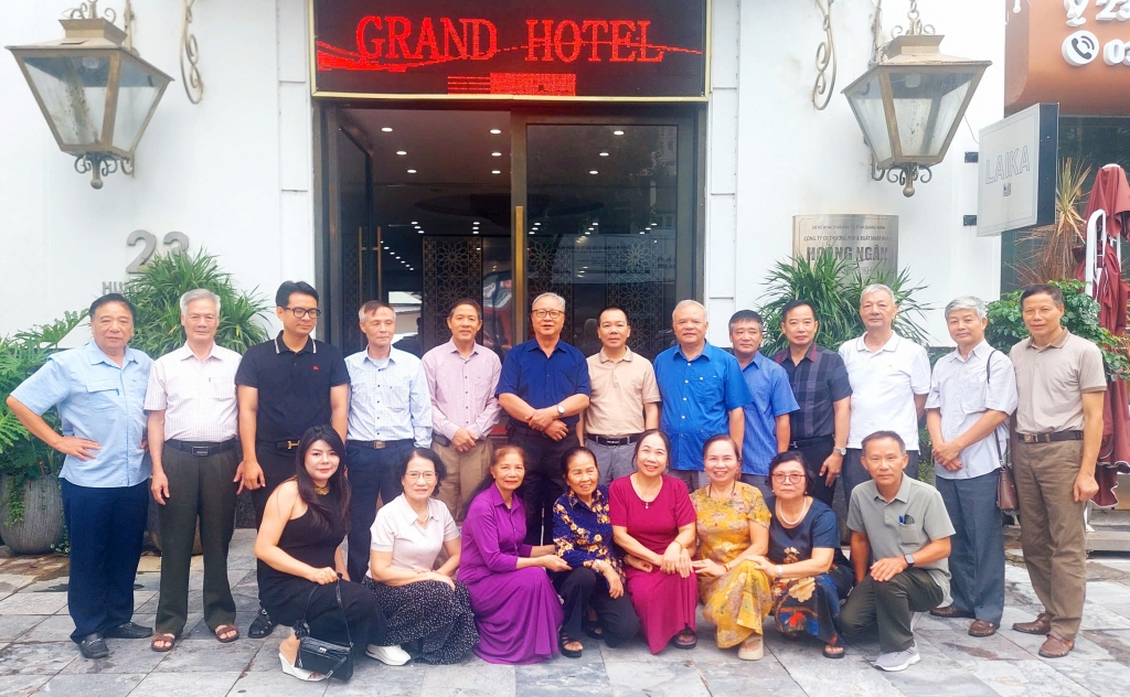 Ban liên lạc Công an hưu trí 19/5 Thăng Long - Hà Nội trải nghiệm Khu kinh tế cửa khẩu Móng Cái