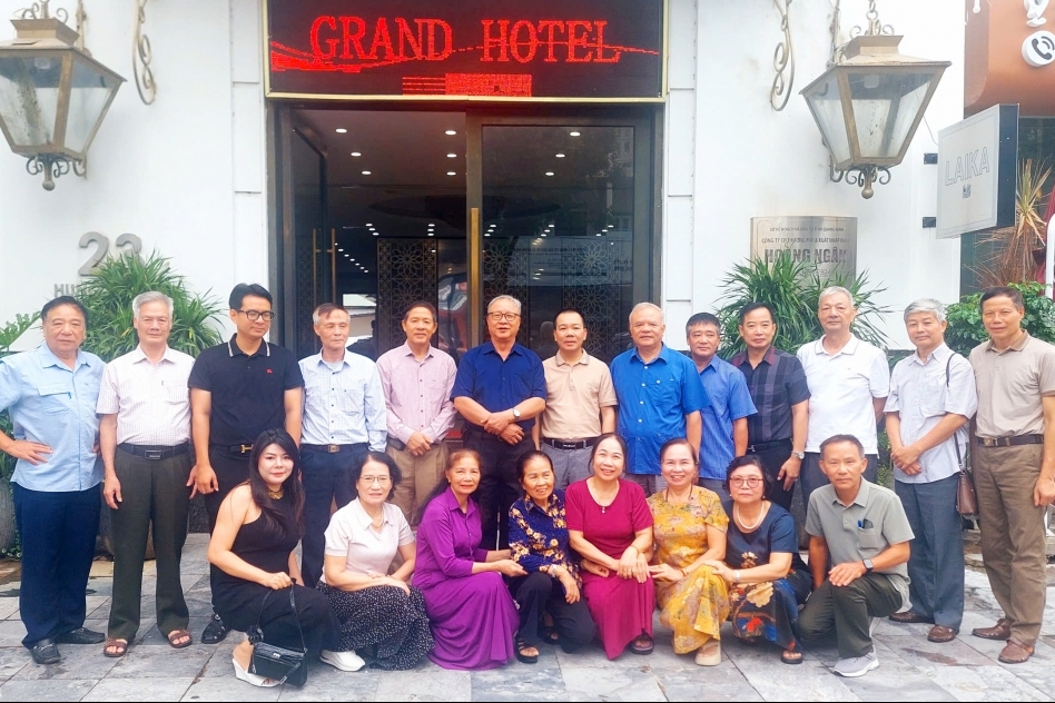 Ban liên lạc Công an hưu trí 19/5 Thăng Long - Hà Nội trải nghiệm Khu kinh tế cửa khẩu Móng Cái
