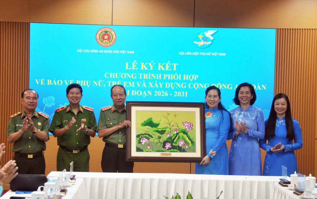 Ứng phó bạo lực gia đình: Điểm tựa vững chắc cho phụ nữ, trẻ em từ mô hình phối hợp mới