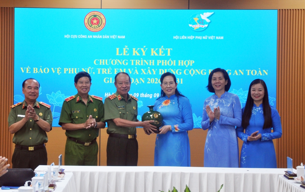 Ứng phó bạo lực gia đình: Điểm tựa vững chắc cho phụ nữ, trẻ em từ mô hình phối hợp mới