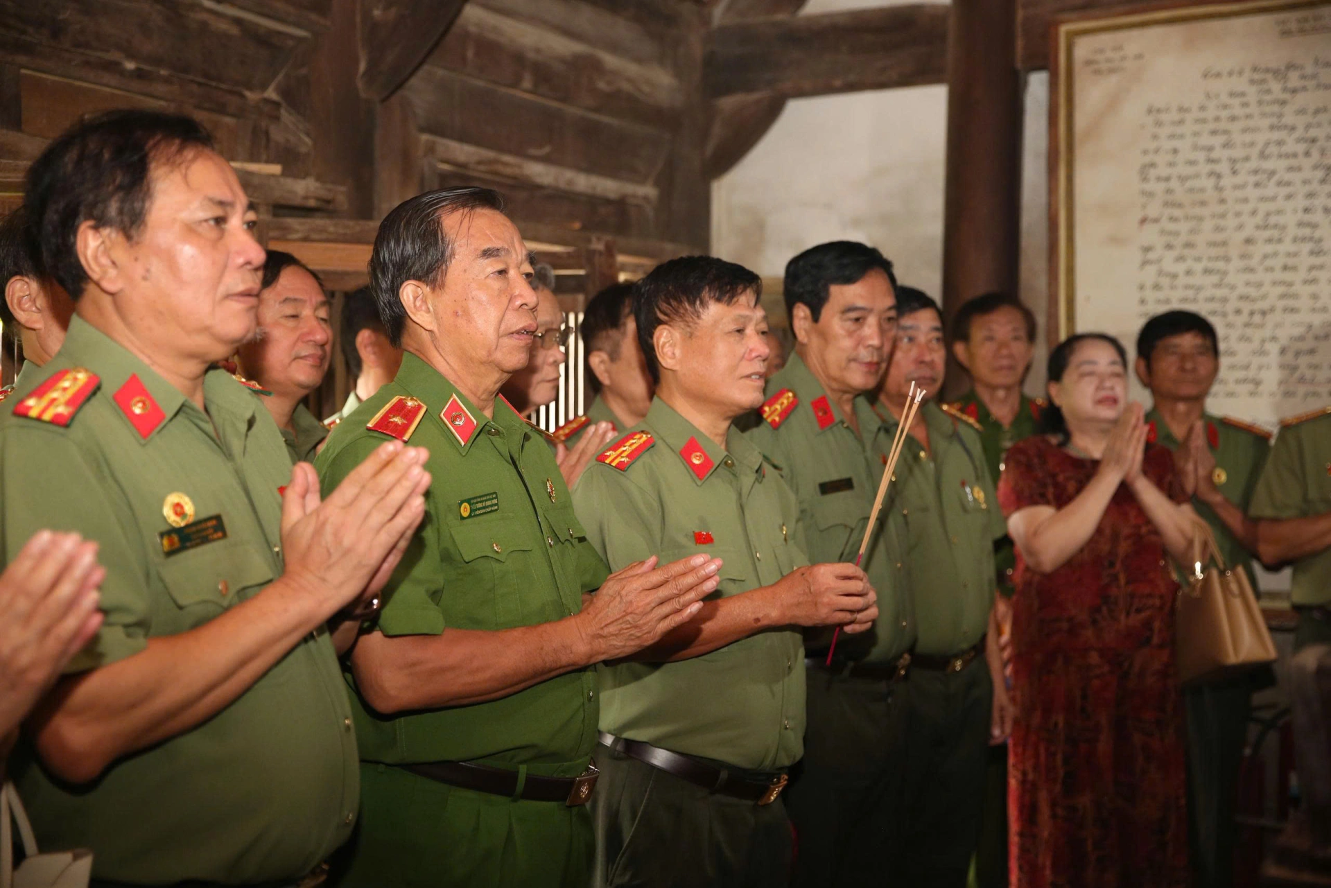 Đoàn đại biểu Hội Cựu CAND tỉnh Ninh Bình tổ chức sinh hoạt chính trị tại Nghệ An