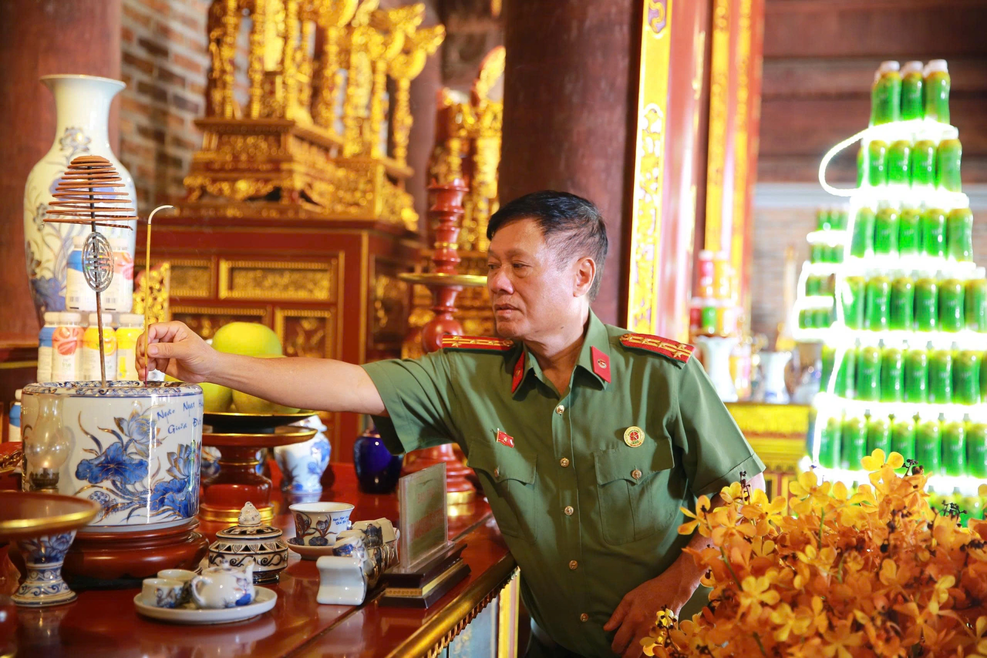 Đoàn đại biểu Hội Cựu CAND tỉnh Ninh Bình tổ chức sinh hoạt chính trị tại Nghệ An