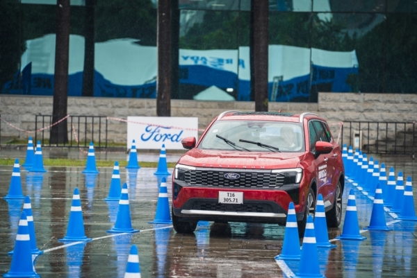 Cơ hội sở hữu xe Ford tháng 9: Miễn 100% phí trước bạ, ưu đãi giá và đặc quyền sạc điện