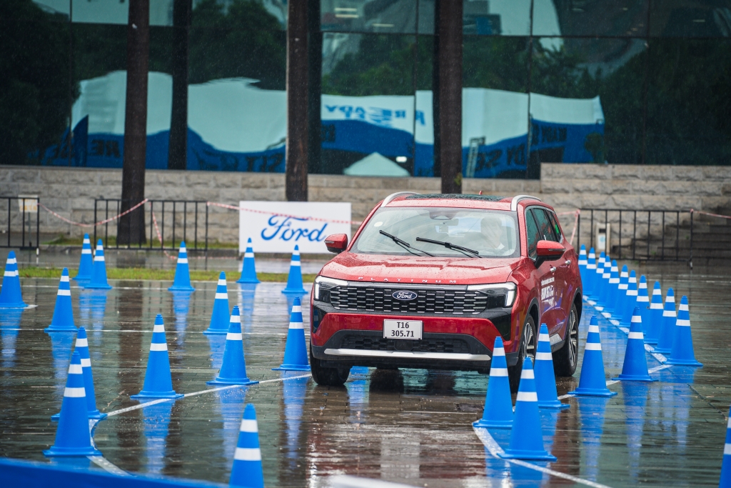 Cơ hội sở hữu xe Ford tháng 9: Miễn 100% phí trước bạ, ưu đãi giá và đặc quyền sạc điện