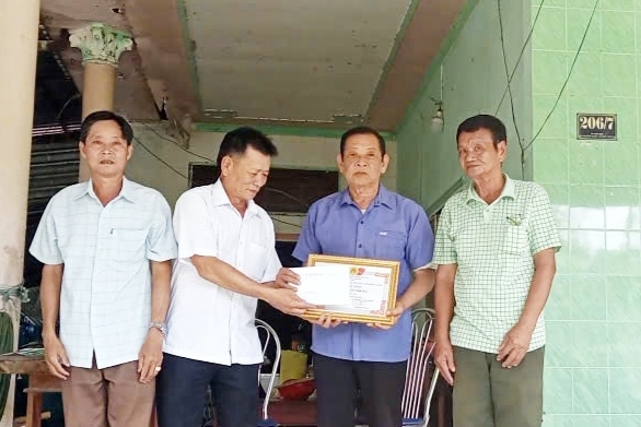 Cần Thơ: Hội Cựu CAND các xã, phường đến tận nhà chúc thọ hội viên