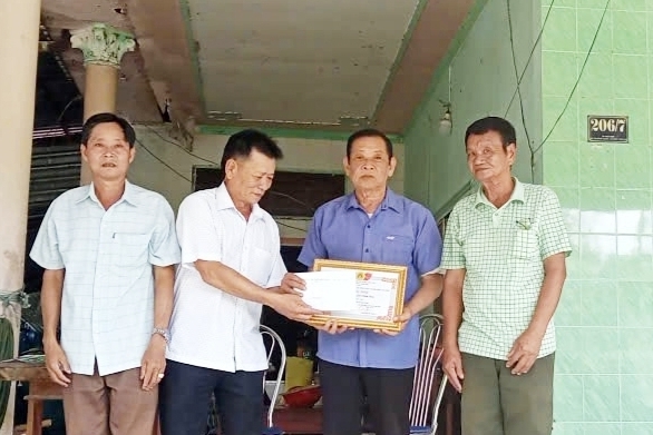 Cần Thơ: Hội Cựu CAND các xã, phường đến tận nhà chúc thọ hội viên