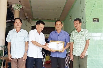 Cần Thơ: Hội Cựu CAND các xã, phường đến tận nhà chúc thọ hội viên