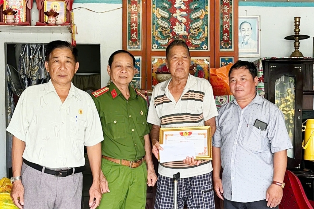 Hội Cựu CAND các xã, phường tại TP Cần Thơ chúc thọ hội viên cao tuổi