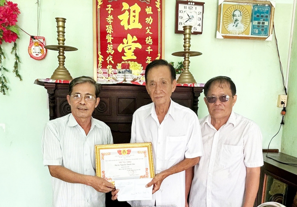 Hội Cựu CAND các xã, phường tại TP Cần Thơ chúc thọ hội viên cao tuổi
