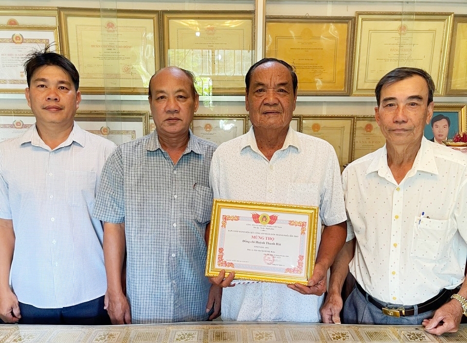 Hội Cựu CAND các xã, phường tại TP Cần Thơ chúc thọ hội viên cao tuổi