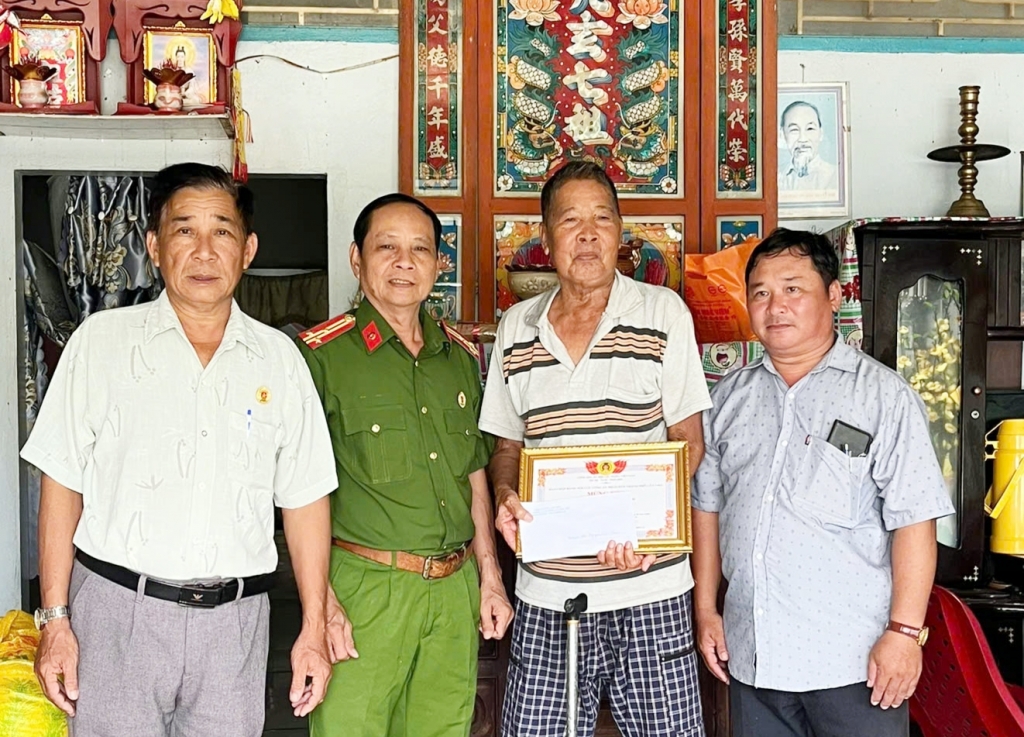 Hội Cựu CAND các xã, phường tại TP Cần Thơ chúc thọ hội viên cao tuổi
