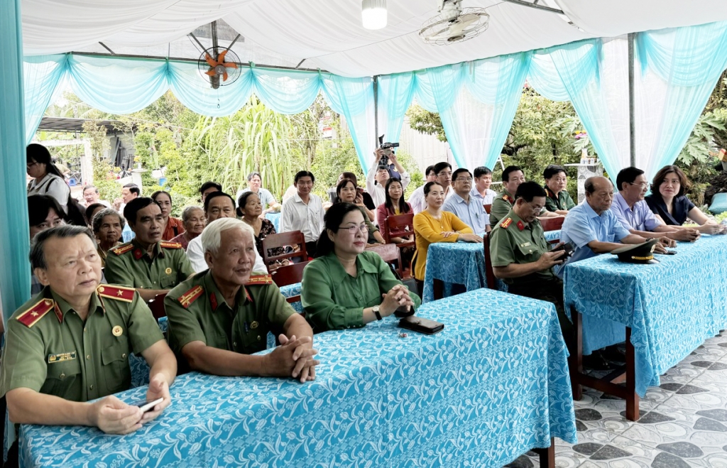 Hội Cựu CAND Việt Nam và Báo Xây dựng chung tay xây cầu mới cho nhân dân xã Cái Ngang, tỉnh Vĩnh Long