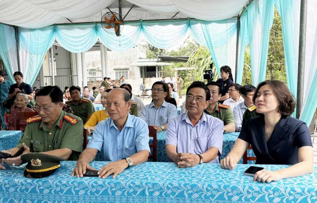 Hội Cựu CAND Việt Nam và Báo Xây dựng chung tay xây cầu mới cho nhân dân xã Cái Ngang, tỉnh Vĩnh Long
