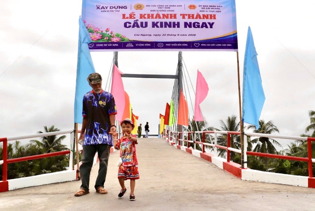 Hội Cựu CAND Việt Nam và Báo Xây dựng chung tay xây cầu mới cho nhân dân xã Cái Ngang, tỉnh Vĩnh Long