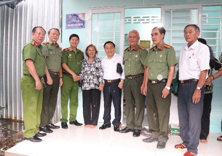 Bàn giao 