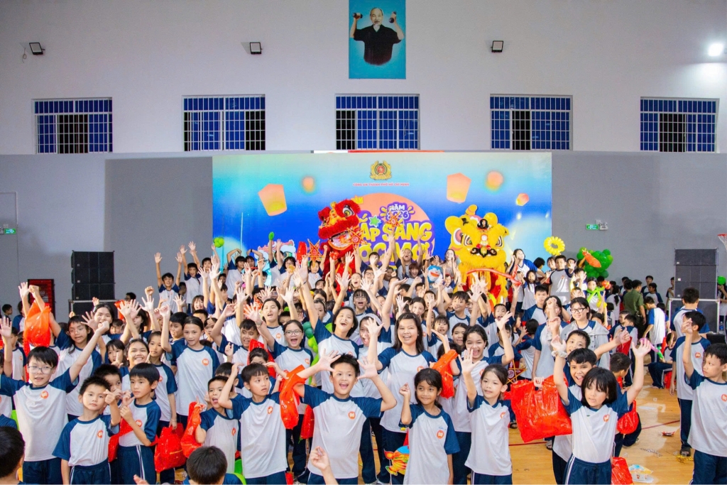 Rộn ràng Tết Trung thu 2026 cùng hơn 1.700 con em cán bộ, chiến sĩ Công an TP.HCM