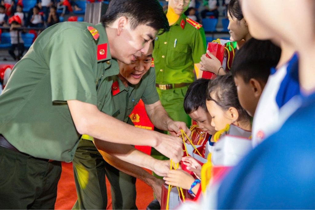 Rộn ràng Tết Trung thu 2026 cùng hơn 1.700 con em cán bộ, chiến sĩ Công an TP.HCM