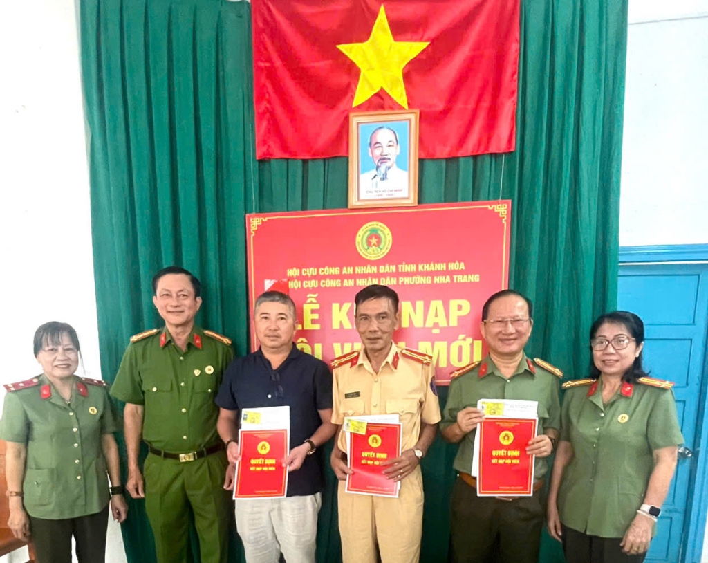 Khánh Hòa: Hội Cựu CAND phường Nha Trang kết nạp hội viên mới