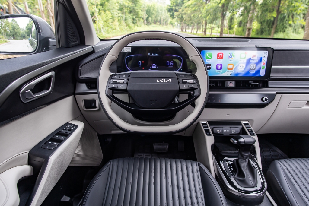Kia Carens Clavis ra mắt: 