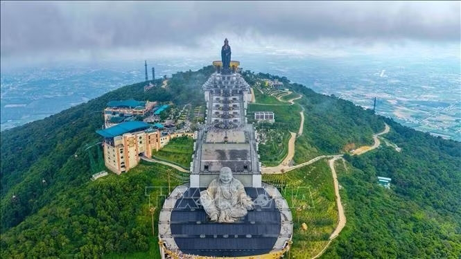 Phát triển văn hóa, xây dựng con người thời kỳ mới