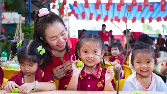Phát triển văn hóa, xây dựng con người thời kỳ mới