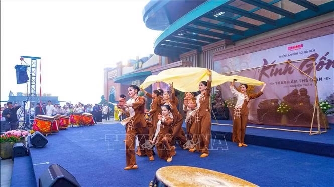 Phát triển văn hóa, xây dựng con người thời kỳ mới