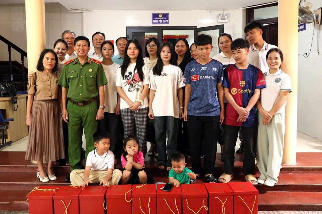 Nêu tấm gương cho thế hệ trẻ Công an noi theo
