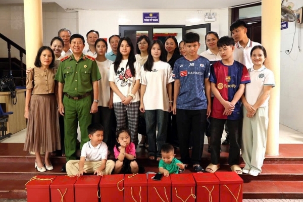 Nêu tấm gương cho thế hệ trẻ Công an noi theo