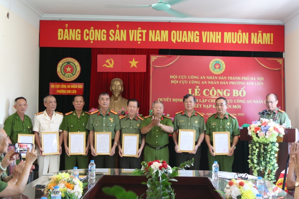 Hà Nội: Hội Cựu CAND phường Kim Liên thành lập 7 Chi hội trực thuộc và kết nạp hội viên mới năm 2026